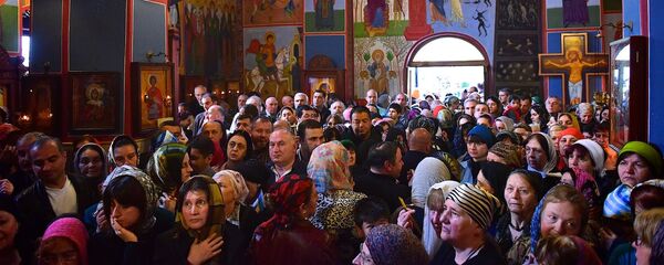 Верующие в церкви - Sputnik Грузия