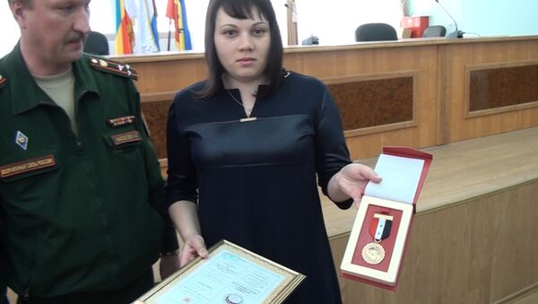 Медаль Вооруженных Сил Сирии вручена вдове российского матроса Позынича - Sputnik Грузия