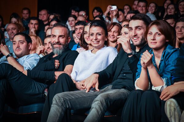 Зрители на концерте группы A-Studio и Кети Топурия в грузинской столице, в тбилисском Концертном зале. - Sputnik Грузия