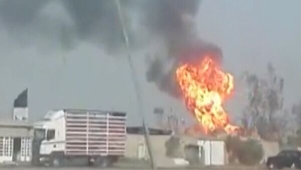 Видео горящего в Ираке завода, на который напали боевики ИГ - Sputnik Грузия