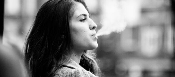 მწეველი გოგონა - Sputnik საქართველო