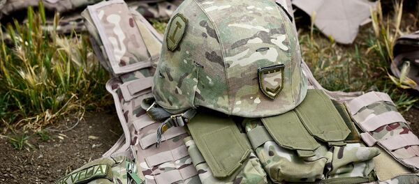 Каска и бронежилет - Sputnik Грузия