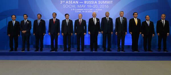 Совместное фотографирование глав делегаций-участников саммита Россия — АСЕАН - Sputnik Грузия