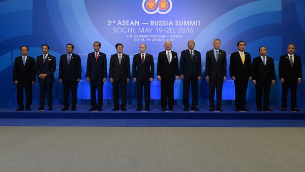 Совместное фотографирование глав делегаций-участников саммита Россия — АСЕАН - Sputnik Грузия