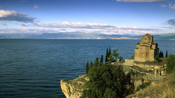 Вид на храм Иоанна Богослова на берегу Охридского озера. - Sputnik Грузия