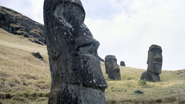 Памятники на острове Пасхи - каменные изваяния моаи - Sputnik Грузия