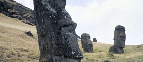 Памятники на острове Пасхи - каменные изваяния моаи - Sputnik Грузия