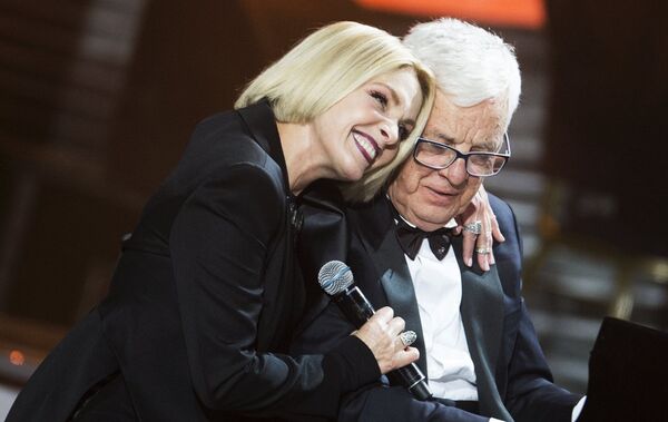 Композитор Раймонд Паулс и певица Лайма Вайкуле на творческом вечере Святая к музыке любовь - Sputnik Грузия