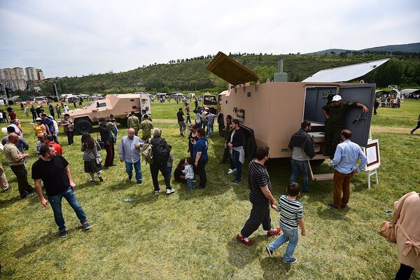 Военная выставка, организованная Министерством обороны страны с целью популяризации армии среди населения и молодежи. - Sputnik Грузия