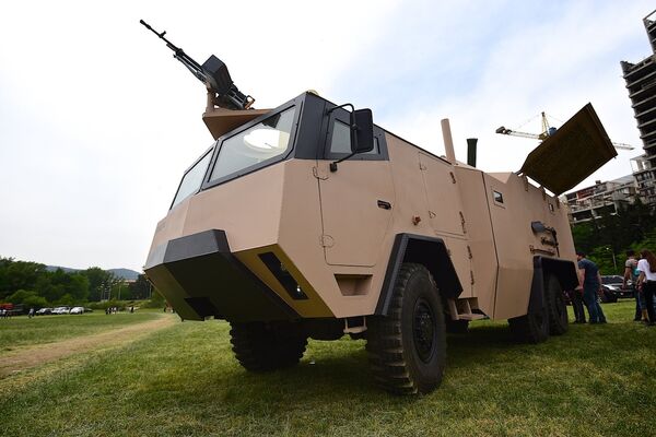 Новая грузинская военная машина с реактивным 120-миллиметровым минометом GMM-120. - Sputnik Грузия