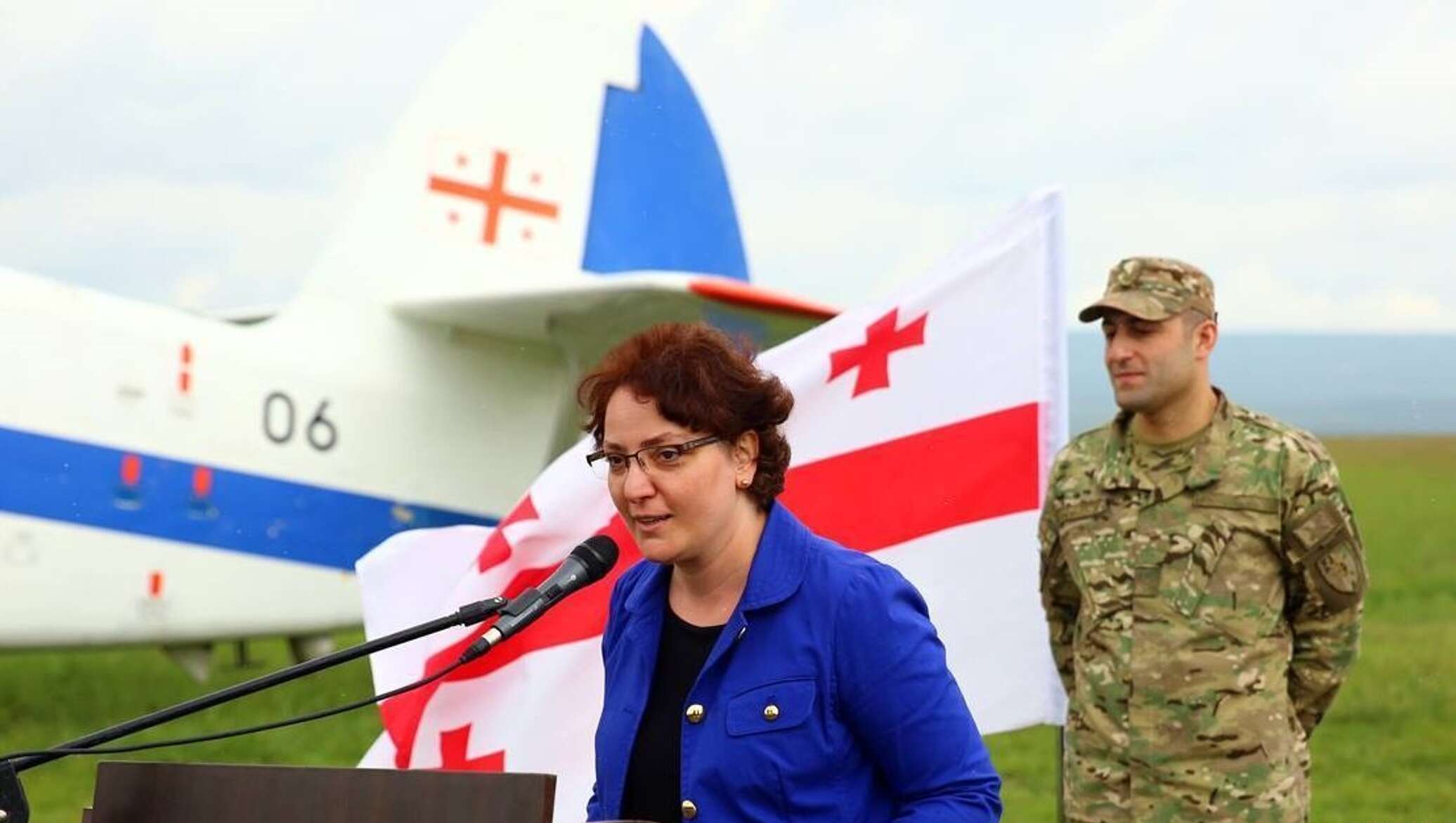 министр обороны грузии тина