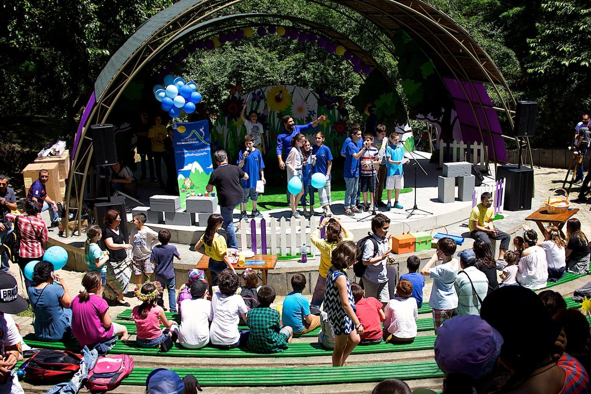 Детский концерт в парке Мзиури в Международный день защиты детей - Sputnik Грузия, 1920, 30.05.2022