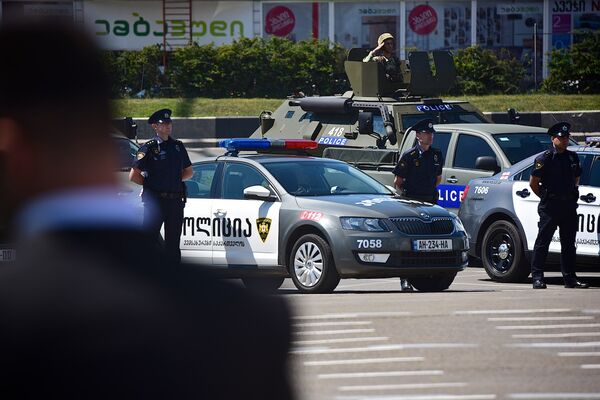 Полицейские машины и бронетехника на праздновании Дня Полиции Грузии. - Sputnik Грузия