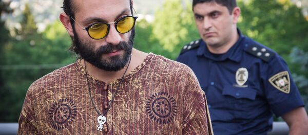 მარიხუანის ლეგალიზაციის მოთხოვნით გამართული აქციის მონაწილე მარიხუანის ლეგალიზაციის მოთხოვნით გამართული აქციის მონაწილე - Sputnik საქართველო