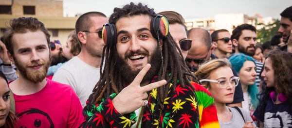 მთავრობის კანცელარიასთან მარიხუანის ლეგალიზაციის მოთხონით როკ-აქცია გაიმართა მთავრობის კანცელარიასთან მარიხუანის ლეგალიზაციის მოთხონით როკ-აქცია გაიმართა - Sputnik საქართველო