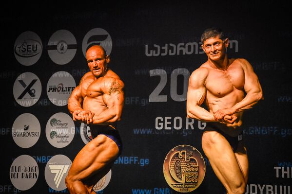 Участники чемпионата выступают в категории среди тех, кому за 40 лет. - Sputnik Грузия