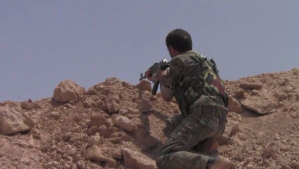 Наступление курдов на позиции боевиков ИГ в сирийском городе Манбидж - Sputnik Грузия