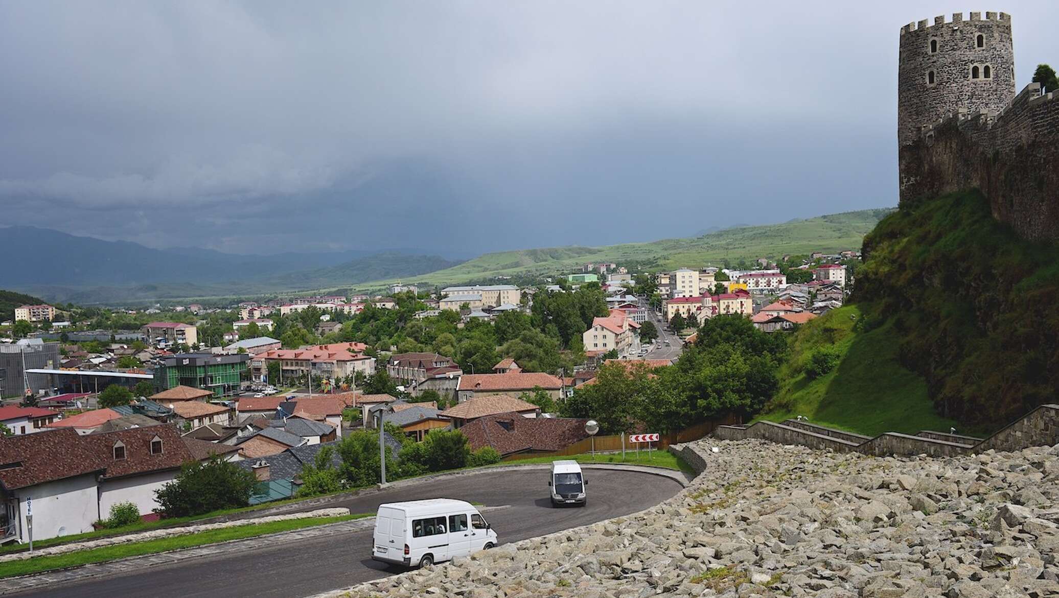 Село озни грузия. Полиция ниноцминда фото. Аспара село грузия. Ниноцминда летом поля. Цалка и ахалкалаки.