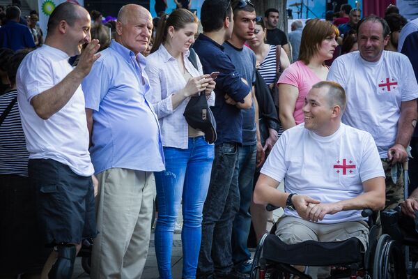 Лица с ОВЗ приняли участие в праздничных мероприятиях в Тбилиси в День защиты прав лиц с ограниченными возможностями. - Sputnik Грузия