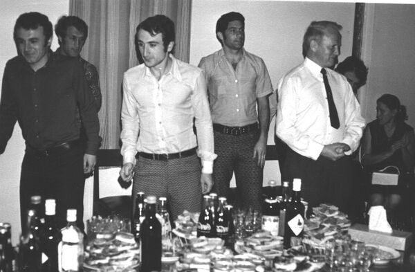 За праздничным столом - Sputnik Грузия