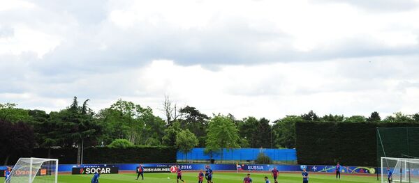 Сборная России по футболу провела показательную тренировку на стадионе «Омниспорт Парк» в пригороде Парижа Круасси-сюр-Сен - Sputnik Грузия