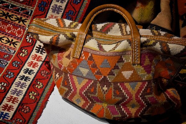 Женская сумка с ковровым покрытием. - Sputnik Грузия