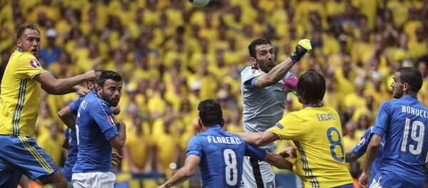 Футбол. Чемпионат Европы - 2016. Матч Италия - Швеция Футбол. Чемпионат Европы - 2016. Матч Италия - Швеция - Sputnik Грузия