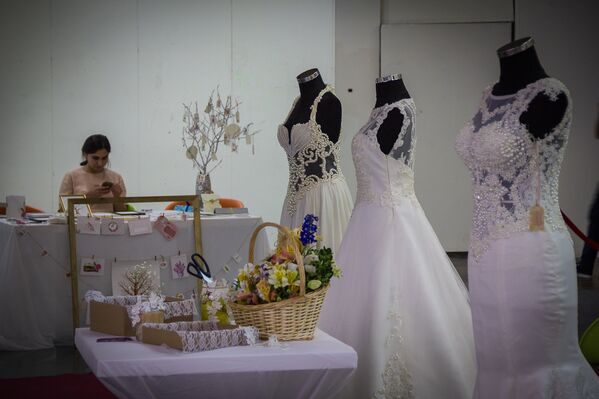 Модели свадебных платьев на Фестивале свадебных платье и аксессуаров в Тбилиси. - Sputnik Грузия