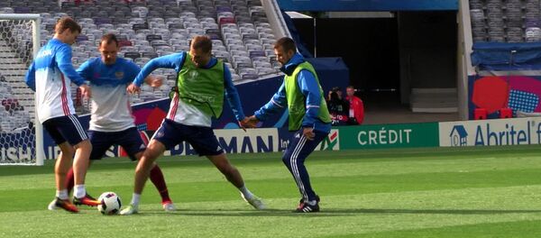 Тренировка футболистов РФ перед матчем с Уэльсом на Евро-2016 - Sputnik Грузия