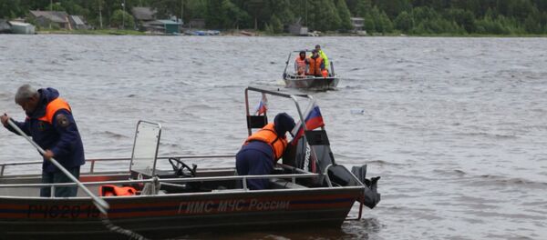 Трагедия на озере в Карелии: поисковая  операция и заявление главы МЧС - Sputnik Грузия