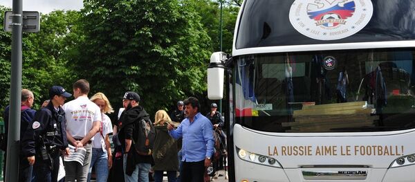 Автобус с журналистами из РФ - Sputnik Грузия