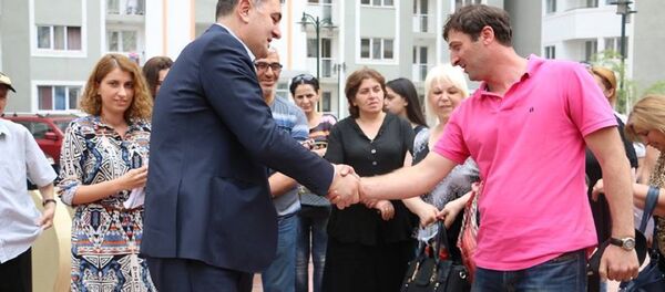 თბილისში ახალაშენებულ კორპუსში 30 დევნილ ოჯახს ბინა გადაეცა თბილისში ახალაშენებულ კორპუსში 30 დევნილ ოჯახს ბინა გადაეცა - Sputnik საქართველო