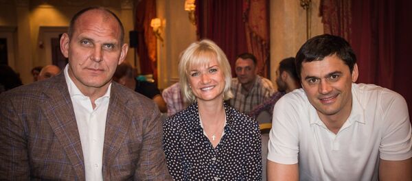 Александр Карелин, Светлана Хоркина и Александр Попов на презентации фильма Чемпионы в Тбилиси - Sputnik Грузия