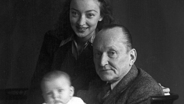 Александр Вертинский с женой и дочерью - Sputnik Грузия