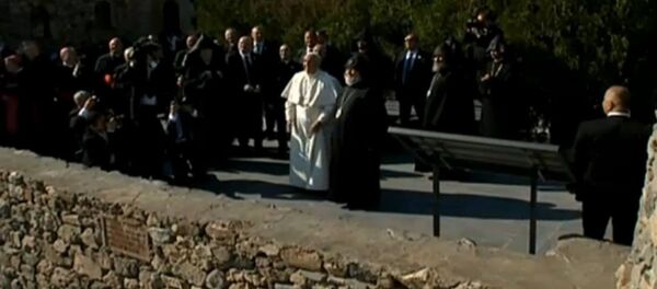 Папа Римский Франциск и Католикос Гарегин II выпустили голубей мира - Sputnik Грузия