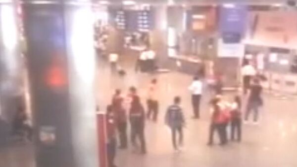 Взрывы в аэропорту Стамбула. Видео с камер слежения - Sputnik საქართველო
