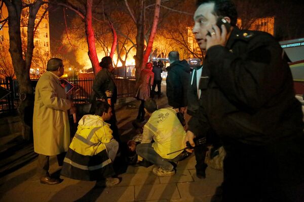 17 февраля 2016 года прогремел взрыв на оживленном перекрестке в центре Анкары 17 февраля 2016 года прогремел взрыв на оживленном перекрестке в центре Анкары - Sputnik Грузия