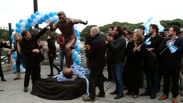 Месси в бронзе: статую аргентинского футболиста установили в Буэнос-Айресе - Sputnik Грузия