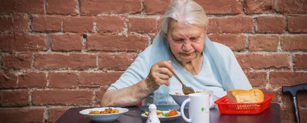 В Доме милосердия Катарсис проходят бесплатные обеды - Sputnik Грузия