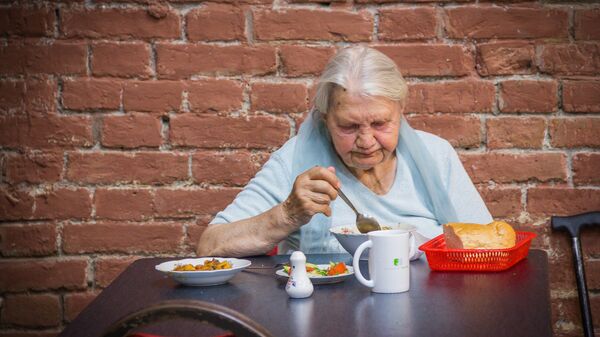 В Доме милосердия Катарсис проходят бесплатные обеды - Sputnik Грузия