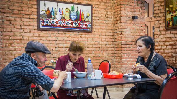 უფასო სასადილოებისთვის განკუთვნილი მილიონობით ლარი მოიპარეს: დაკავებულია 5 პირი