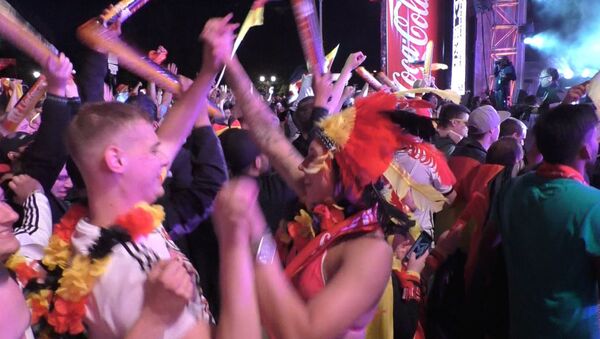 Веселье и танцы немцев после победы над Италией в ¼ финала Евро-2016 - Sputnik Грузия