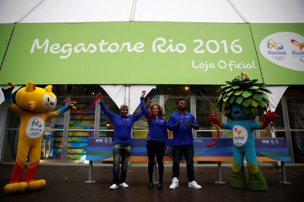 Атлеты из Конго позируют на церемонии открытия олимпийского торгового центра Megastore Rio 2016 в Рио-де-Жанейро, на пляже Копакабана. - Sputnik Грузия