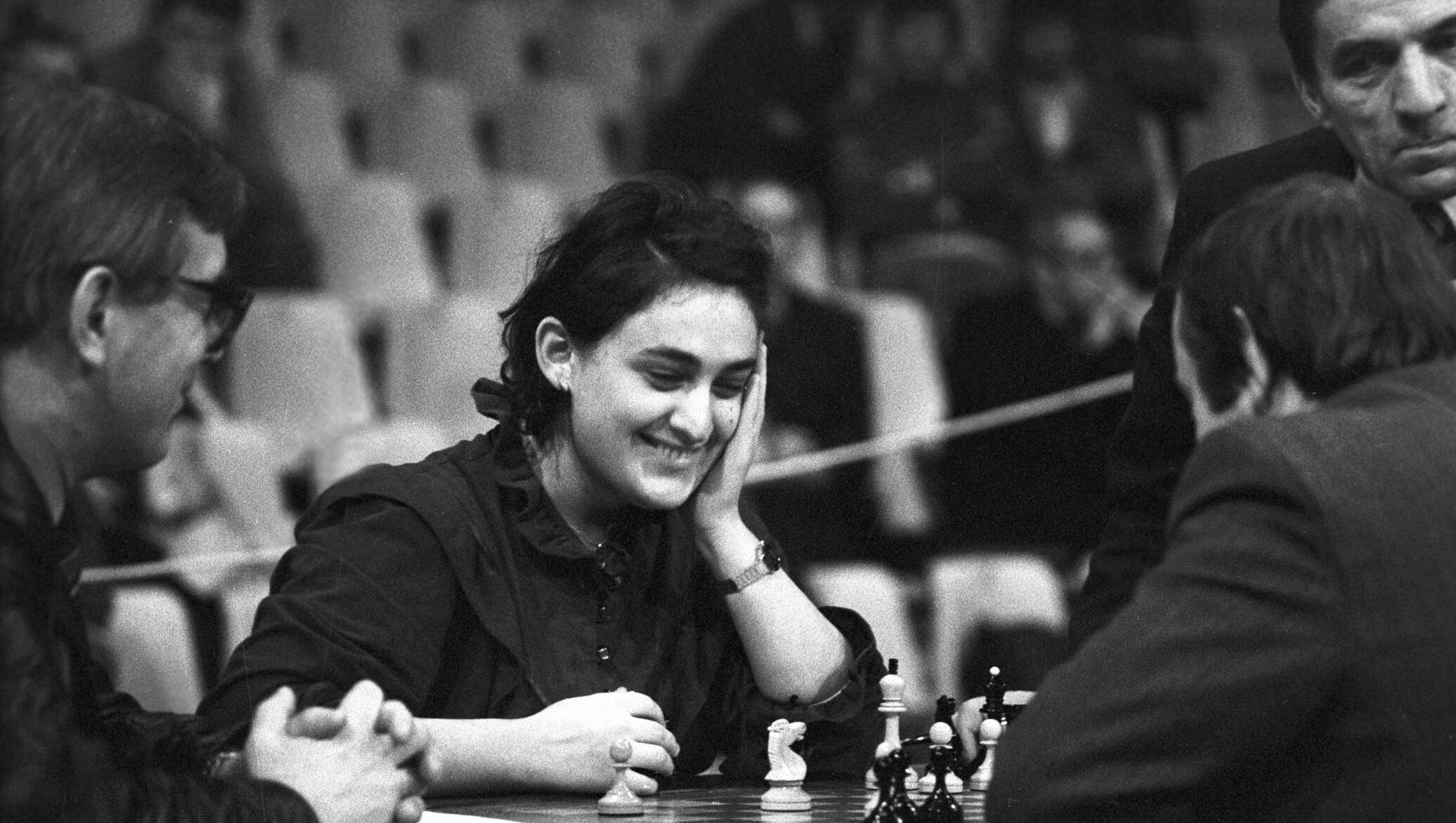 Майя чибурданидзе шахматистка. Нонна чибурданидзе. Майя чибурданидзе шахматы. Майя григорьевна чибурданидзе. Шахматистка майя.