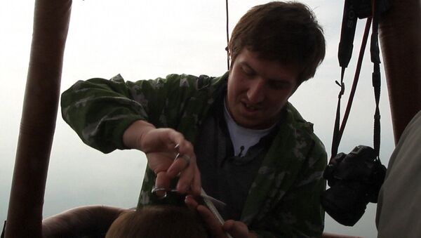 Уральский парикмахер подстриг клиента в полете на воздушном шаре - Sputnik Грузия