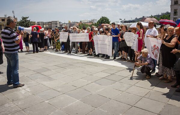 Акция протеста бездомных у здания администрации правительства Грузии. - Sputnik Грузия
