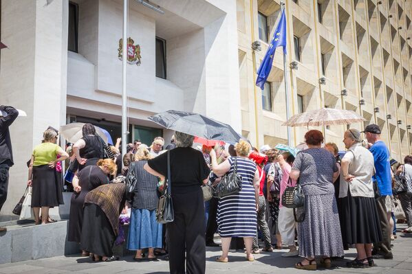 Акция протеста бездомных у здания администрации правительства Грузии в Тбилиси. - Sputnik Грузия