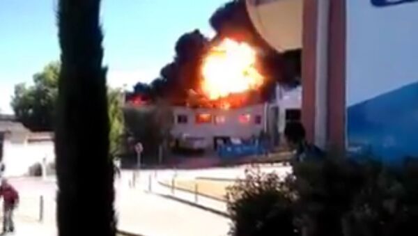 Очевидец снял на видео пожар и взрыв в больнице на юге Франции - Sputnik Грузия