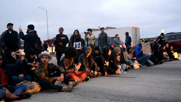 Протест из-за убийства афроамериканцев. В Калифорнии перекрыли трассу - Sputnik Грузия