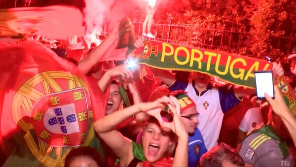 Ликующие португальцы и грустные французы после финала Евро-2016 - Sputnik Грузия